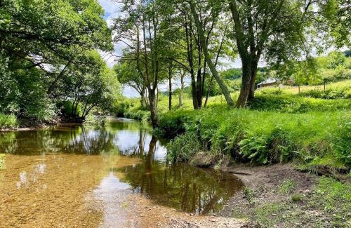 Bodmin House | Riverside farm cottage on private wildlife estate 2-bedrooms