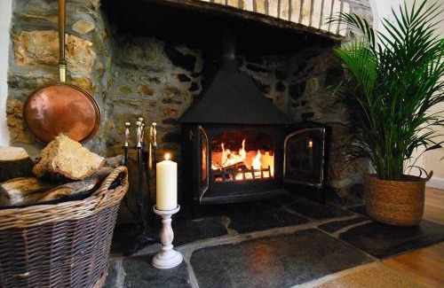 Bodmin House | Riverside farm cottage on private wildlife estate 1-bedroom