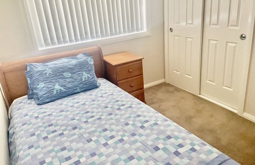 Emu Plains Villa | Riverside Gardens, pet friendly