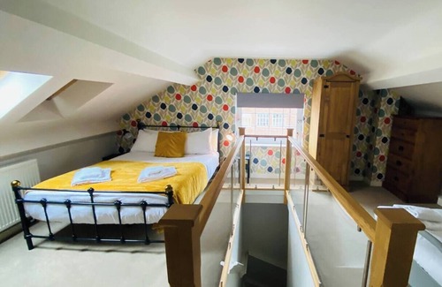 Sheffield House | Riverside Gem in Kelham Island House With Parking