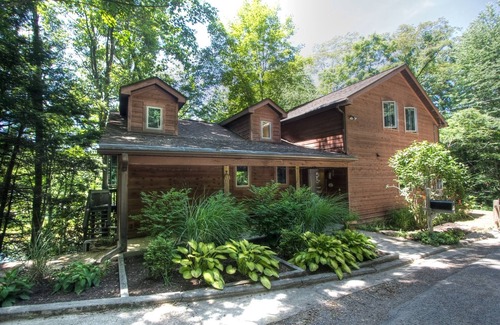 Confluence House | Riverside home in Trees w/Hot tub, Firepit at GAP