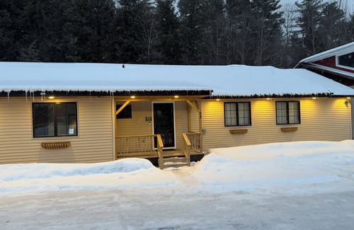 West Dover House | Riverside Home on Route 100 on Moover Bus Stop-3 Miles From Mount Snow