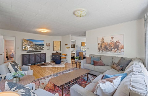 Durango House | Riverside Home w/Spacious Yard, Full Kitchen, Grill, Pet Friendly, Wifi