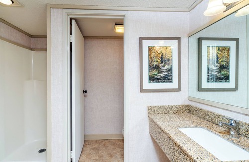 Telluride Hotel | Riverside Hotel Room at Telluride's Most Affordable Location