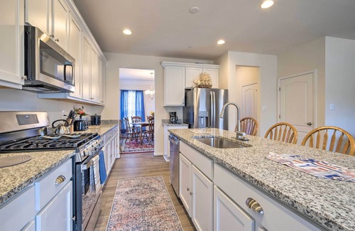 California House | Riverside House w/Kayaks, Piano & Fireplace