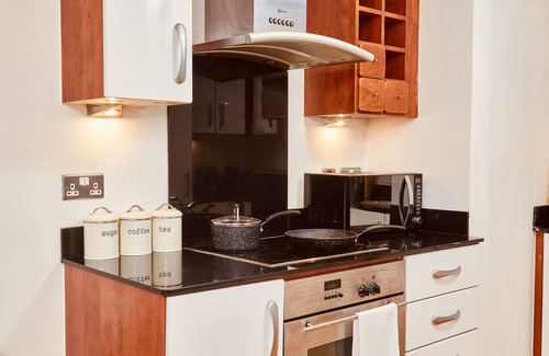 Leeds Apartment | Riverside Leeds Dock Apt Free Secure Parking!
