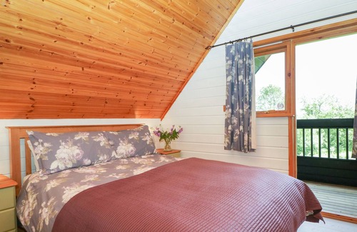 Corton Cottage | RIVERSIDE LODGE, pet friendly, luxury holiday cottage in Gillingham