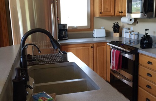 Gardiner House | Riverside Lodge - wildlife watching & minutes to Yellowstone Park! 4BR/3BA
