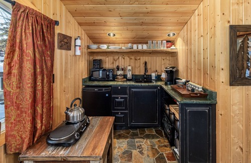 Leavenworth House | Riverside Loft Suite 1 Bedroom Home