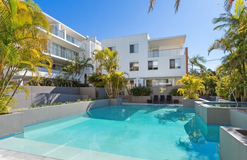 Forster Apartment | Riverside luxury apartment across two levels at Waterline.