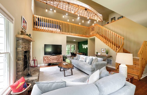 Suches House | Riverside Oasis! Close to Helen and Wineries