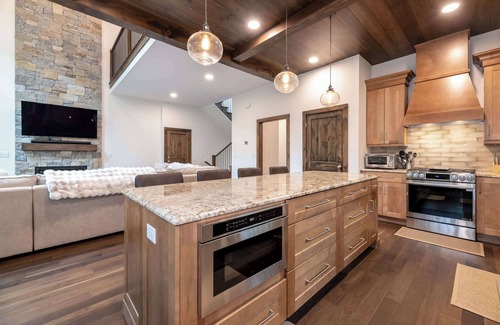 Lincoln House | Riverside Oasis on South Peak