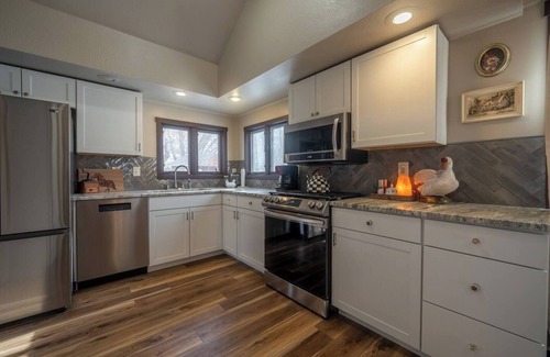 Livingston House | Riverside Paradise Awaits!