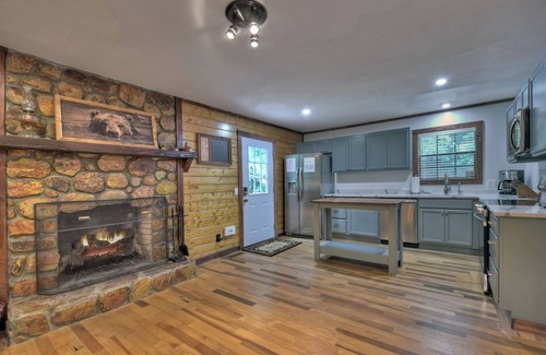 Dial Cabin | Riverside relaxation and all the comforts of home! - Aska River House