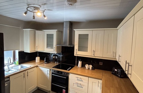 Tillicoultry Apartment | Riverside Rest - 2 bedroom apartment: sleeps 4 guests with private parking