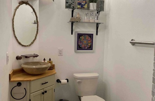 May Creek Apartment | Riverside Retreat. 1queen bed, full kitchen, full bath, private apartment.