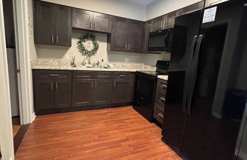 Madison House | Riverside Retreat 2 ~ One Story ~ 3bd/2ba ~ Steps to the River & Main St