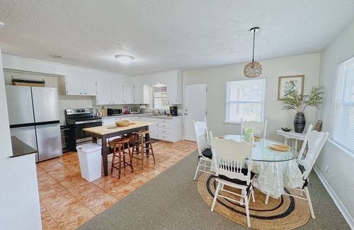 Edgewater House | Riverside Retreat - 3 Kayaks, minutes from the beach, shops and great food!