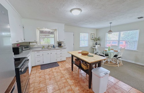 Edgewater House | Riverside Retreat - 3 Kayaks, minutes from the beach, shops and great food!