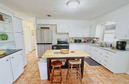 Edgewater House | Riverside Retreat - 3 Kayaks, minutes from the beach, shops and great food!