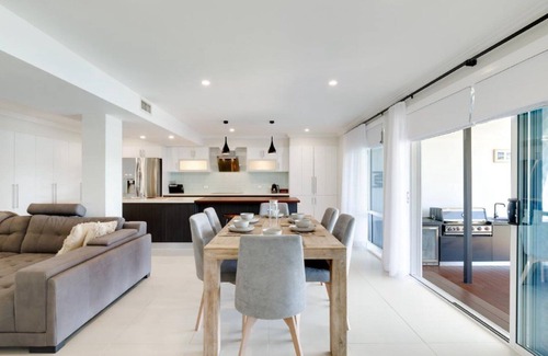 Daleys Point House | Riverside Retreat by HolidayCo.