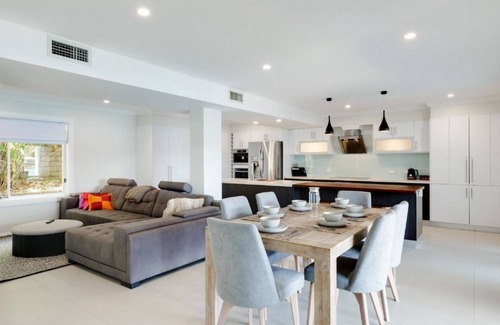 Daleys Point House | Riverside Retreat by HolidayCo.