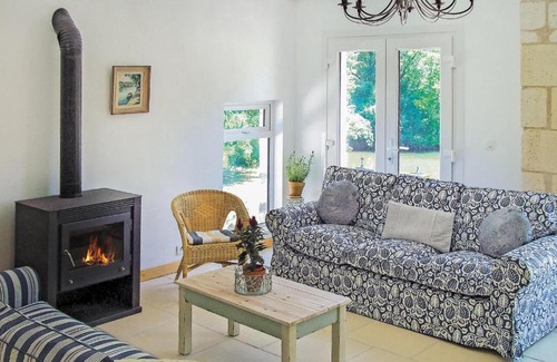 La Barde House | Riverside Retreat