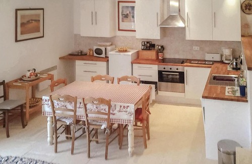 La Barde House | Riverside Retreat