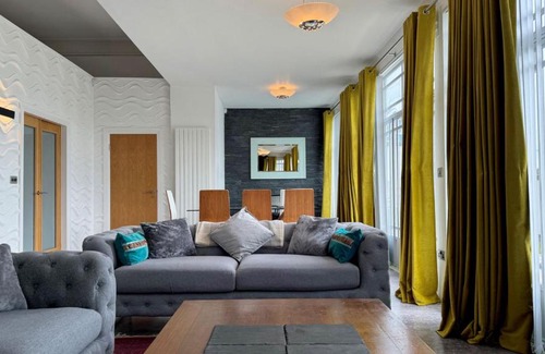 Deganwy House | Riverside Retreat