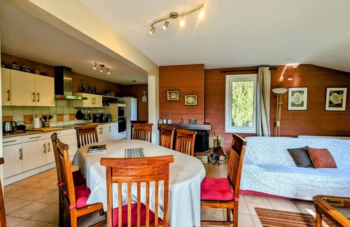 Haironville Cottage | Riverside Retreat: Heated Pool, Tennis, 5 Bedrooms, Private Parking