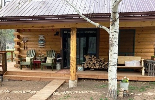 Dolores Cabin | Riverside Retreat (Hunter's Haven)