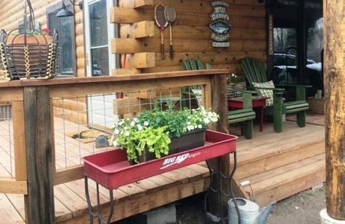 Dolores Cabin | Riverside Retreat (Hunter's Haven)