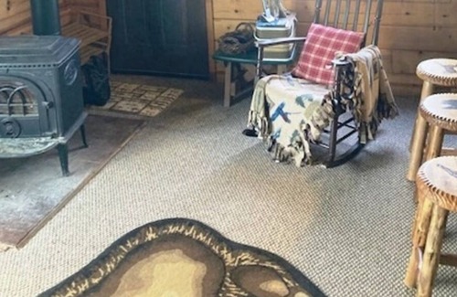 Dolores Cabin | Riverside Retreat (Hunter's Haven)