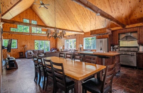 Saint-Raymond Cabin | Riverside Stay w/Pool Table, Open-Air Patio, BBQ