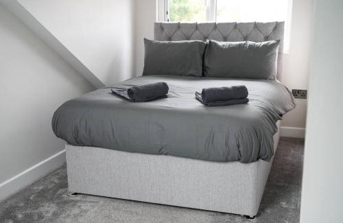Huntington Apartment | Riverside Stays - Sleeps 9