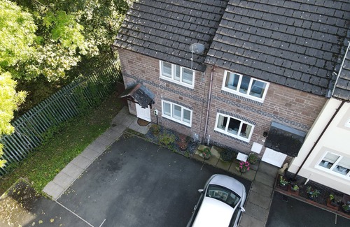 Abergavenny House | Riverside Two Bedroom Townhouse in Abergavenny with Car Charger.
