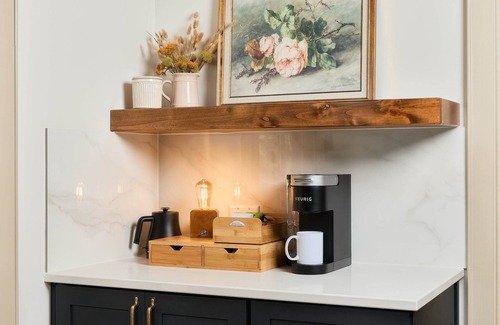 Cascade Cabin | Riverside Oasis: Hot Tub, Fire Table & Scenic Cold Plunge