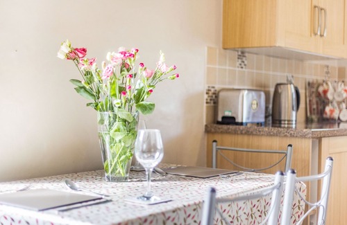 Craven Arms Cottage | RIVERSIDE, with a garden in Stokesay