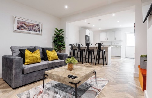 Warrington Apartment | Riverside | Work-Stay | Free Dedicated Parking