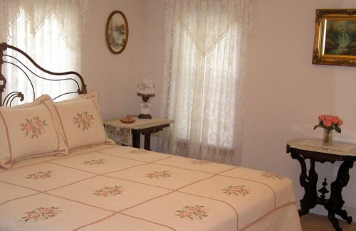 Franklin Cottage | Riversong - Waterfront Mountain Rental