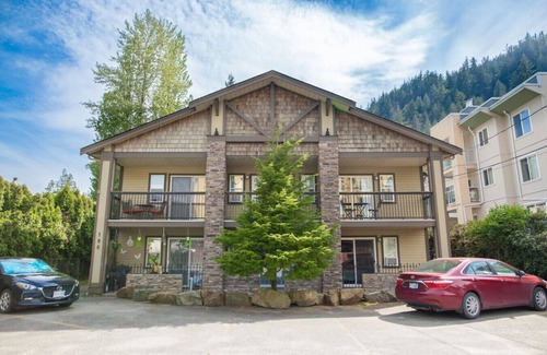 Harrison Hot Springs Apartment | RiversTail Retreat | Pet-Friendly & Steps to The Lake