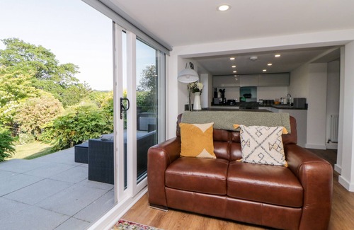 Saltash Cottage | RIVERVIEW @ 1 BRUNEL VIEW, with a garden in Saltash