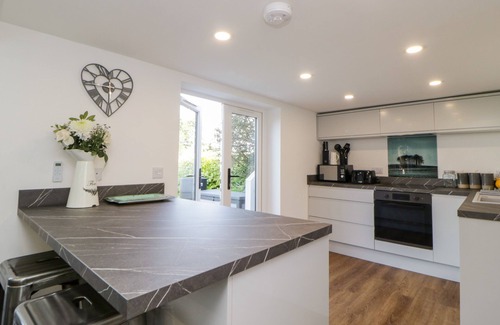 Saltash Cottage | RIVERVIEW @ 1 BRUNEL VIEW, with a garden in Saltash