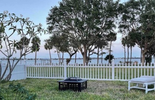 Rockledge House | Riverview 2/1 w/dock & fenced yard-pets stay free