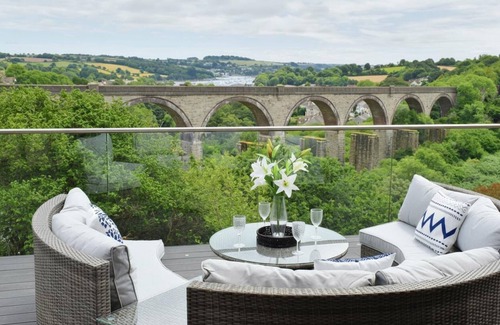 Mabe Apartment | Riverview, 2 Bedrooms,Sleeps 4, Parking,Ev charger
