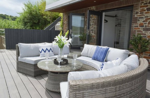 Mabe Apartment | Riverview, 2 Bedrooms,Sleeps 4, Parking,Ev charger