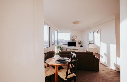 Brisbane Central Business District Apartment | RiverView CBD Apartment Level 22