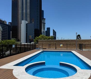 Brisbane Central Business District Apartment | RiverView CBD Apartment Level 22