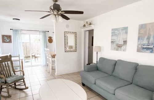 Tropic Cottage | Riverview Cottage with Private Fenced in Backyard