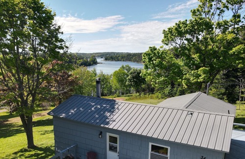 Anne's Land Cabin | Riverview Escape - Cozy cottage with stunning view